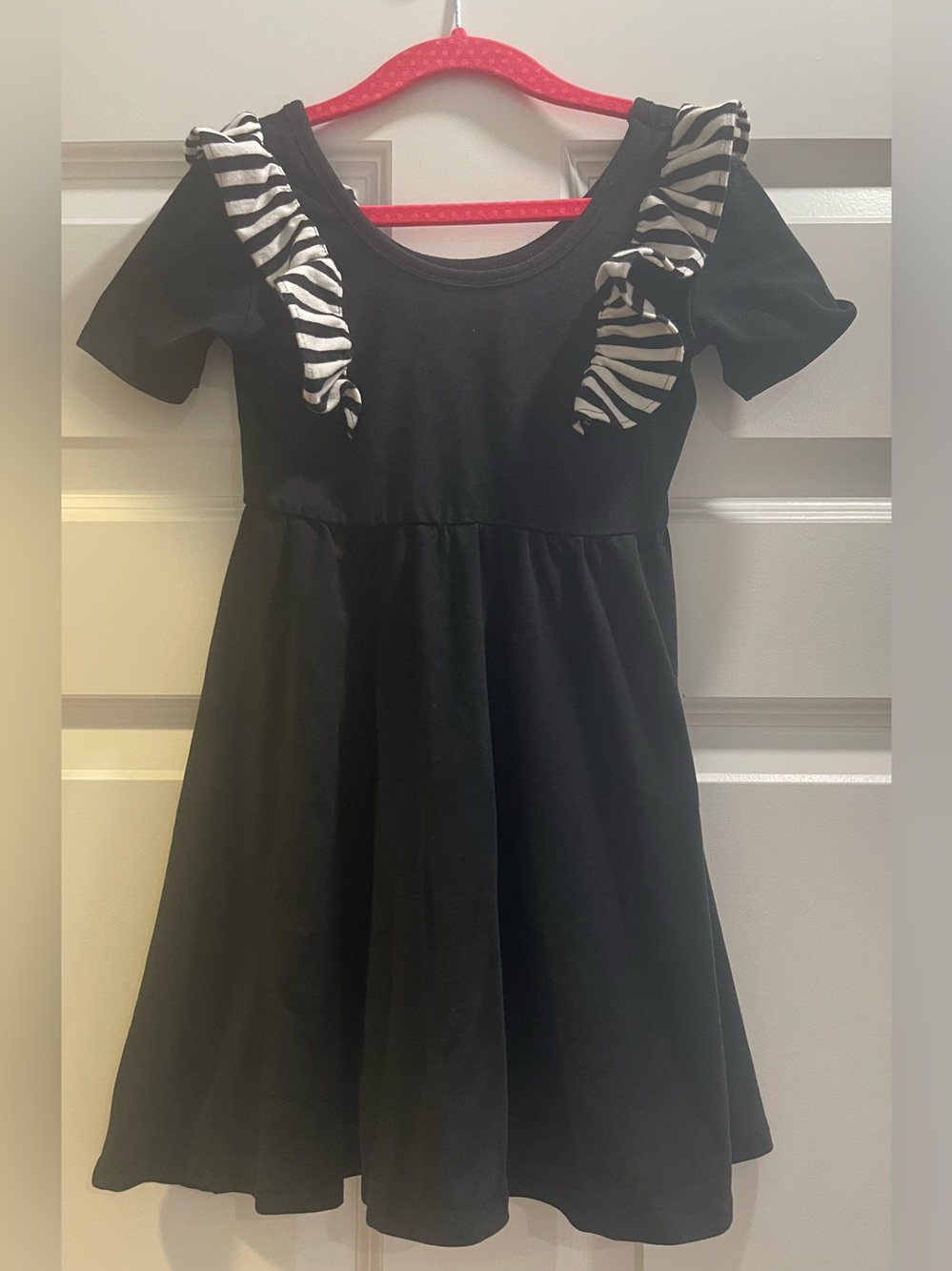 Rags to Raches black/white ruffle dress 5/6